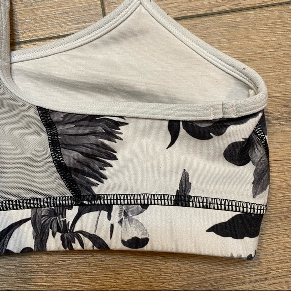 LULULEMON black and white floral Flow Y bra IV 6 - Picture 9 of 11